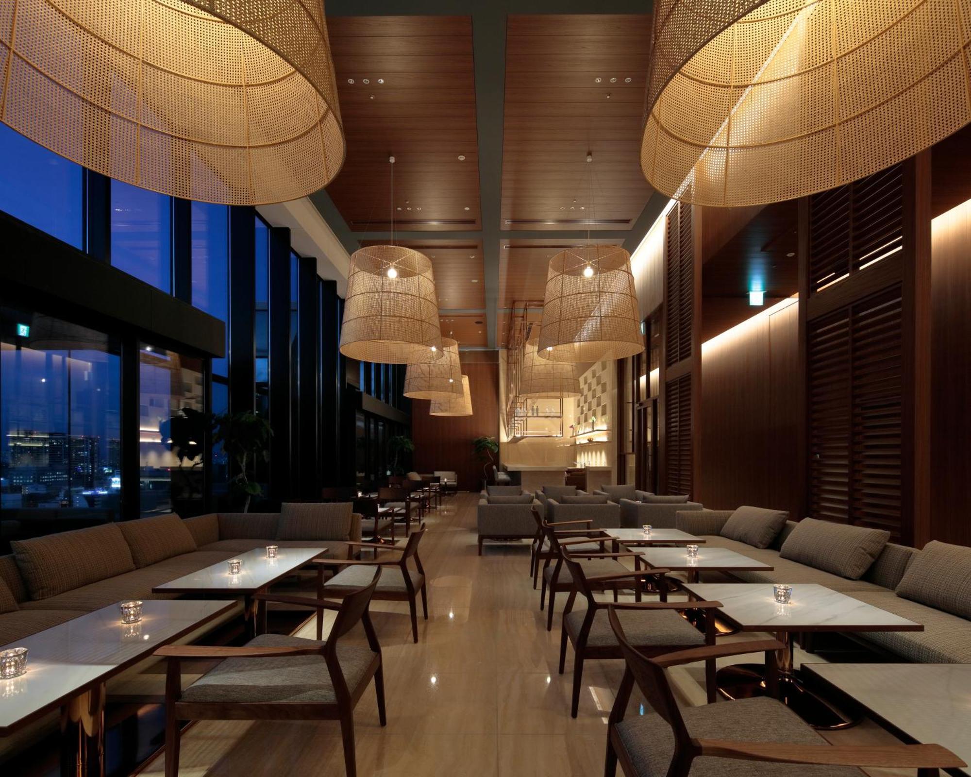 Candeo Hotels Osaka The Tower Bagian luar foto The lounge at the airport