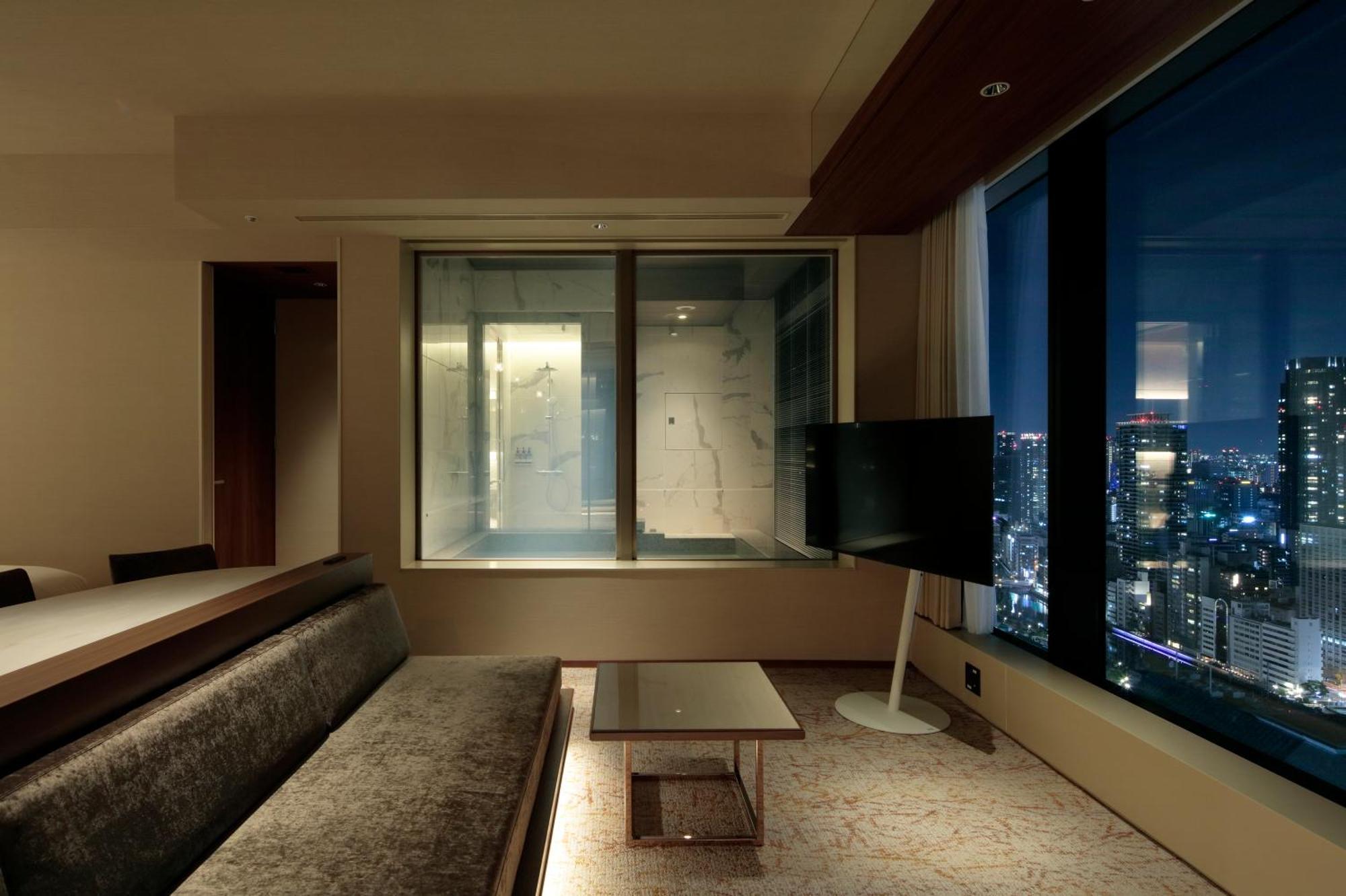 Candeo Hotels Osaka The Tower Bagian luar foto A room at the hotel