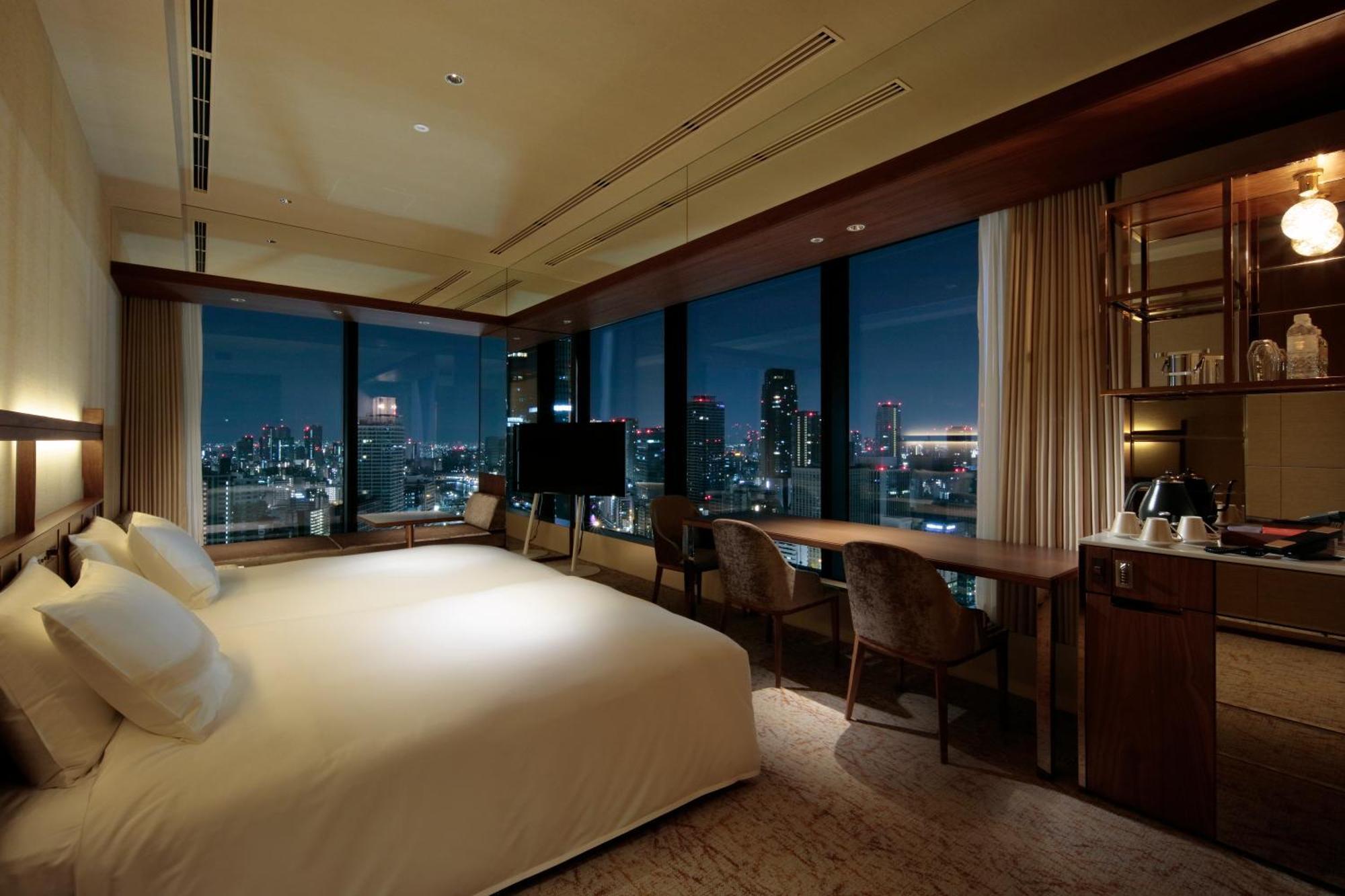 Candeo Hotels Osaka The Tower Ruang foto A bedroom at the hotel