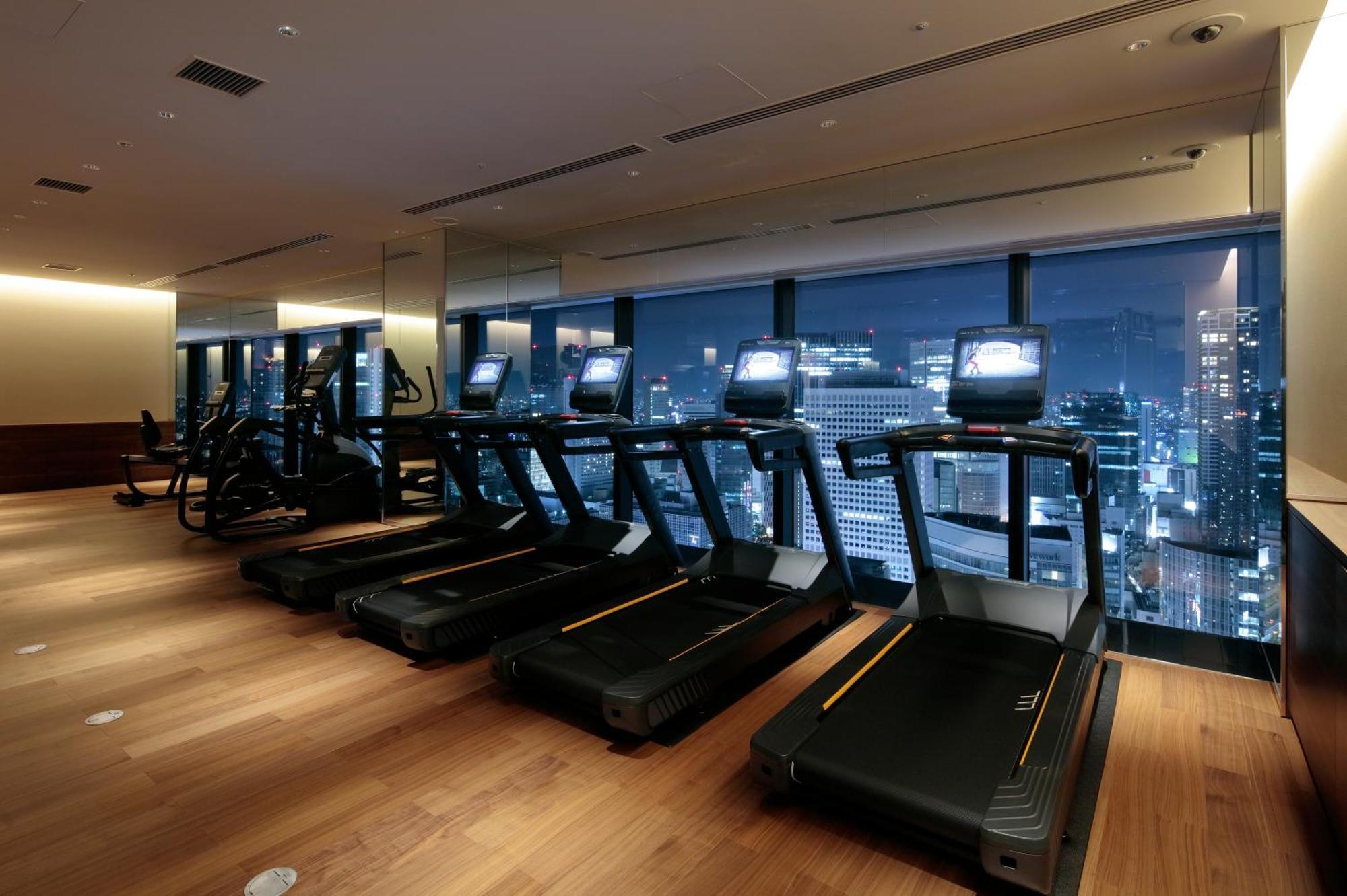 Candeo Hotels Osaka The Tower Bagian luar foto The gym at the 39th floor