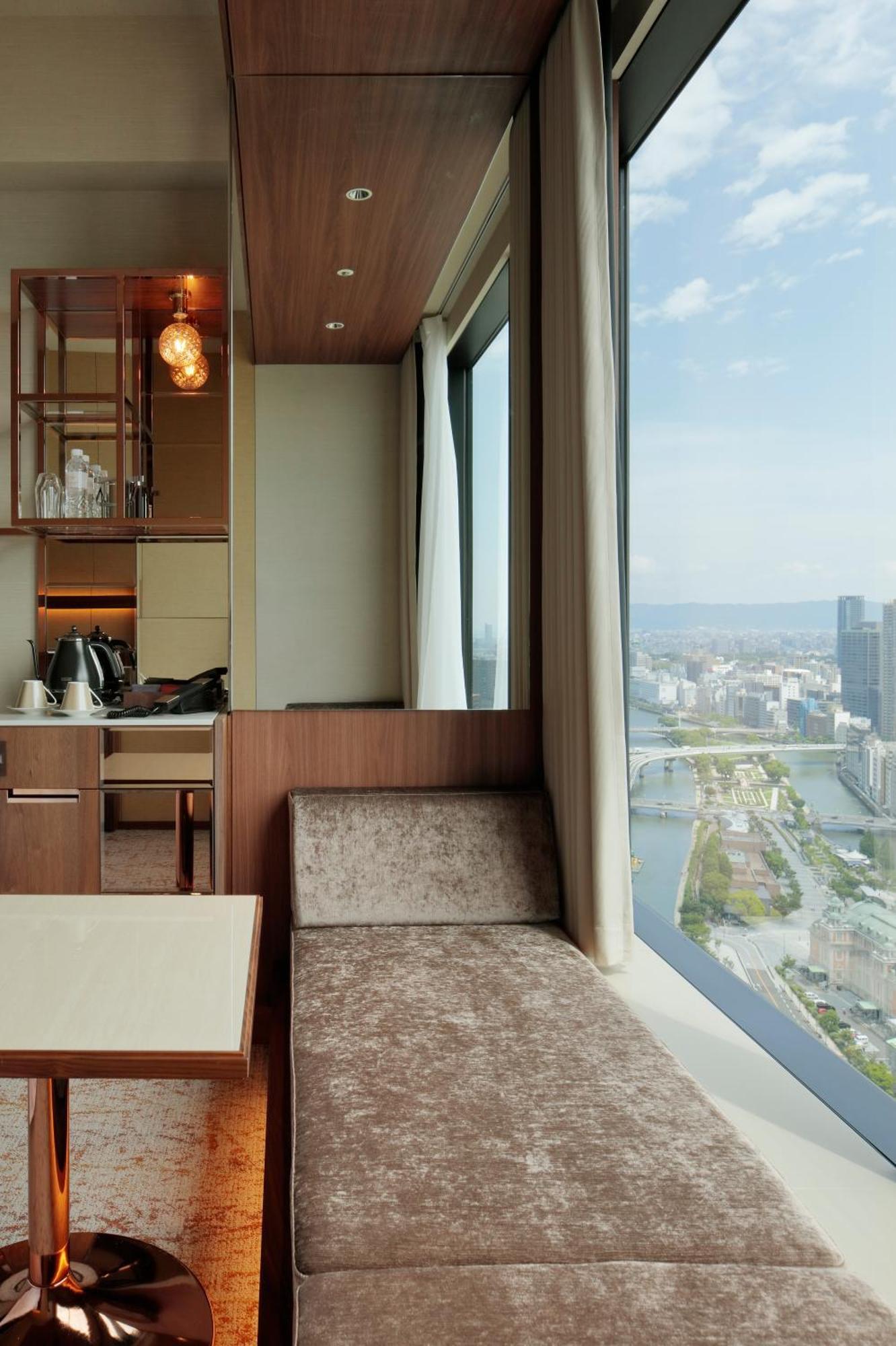 Candeo Hotels Osaka The Tower Bagian luar foto A view of the River Rhine from the hotel