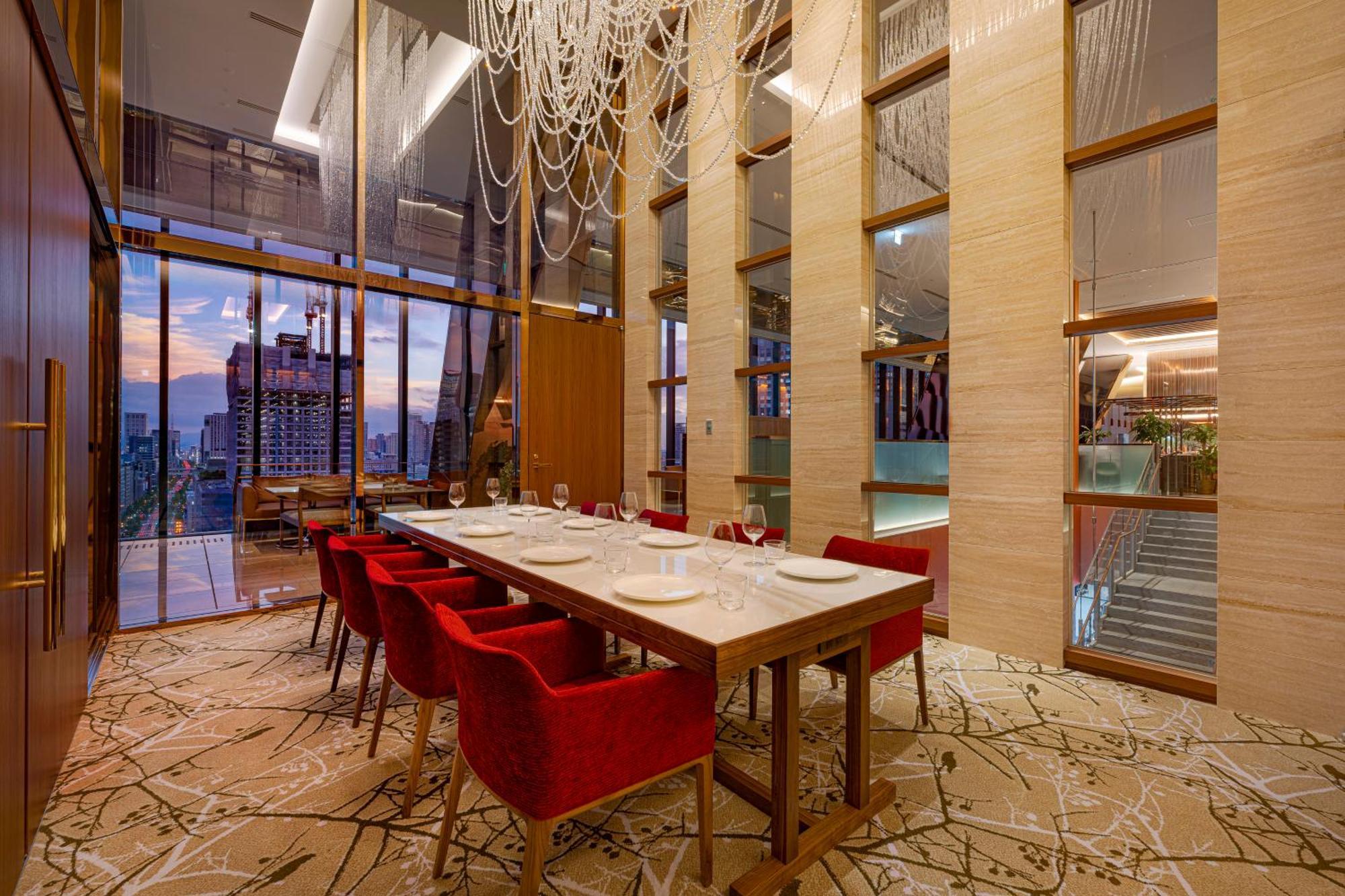 Candeo Hotels Osaka The Tower Bagian luar foto The Club at The Landmark
