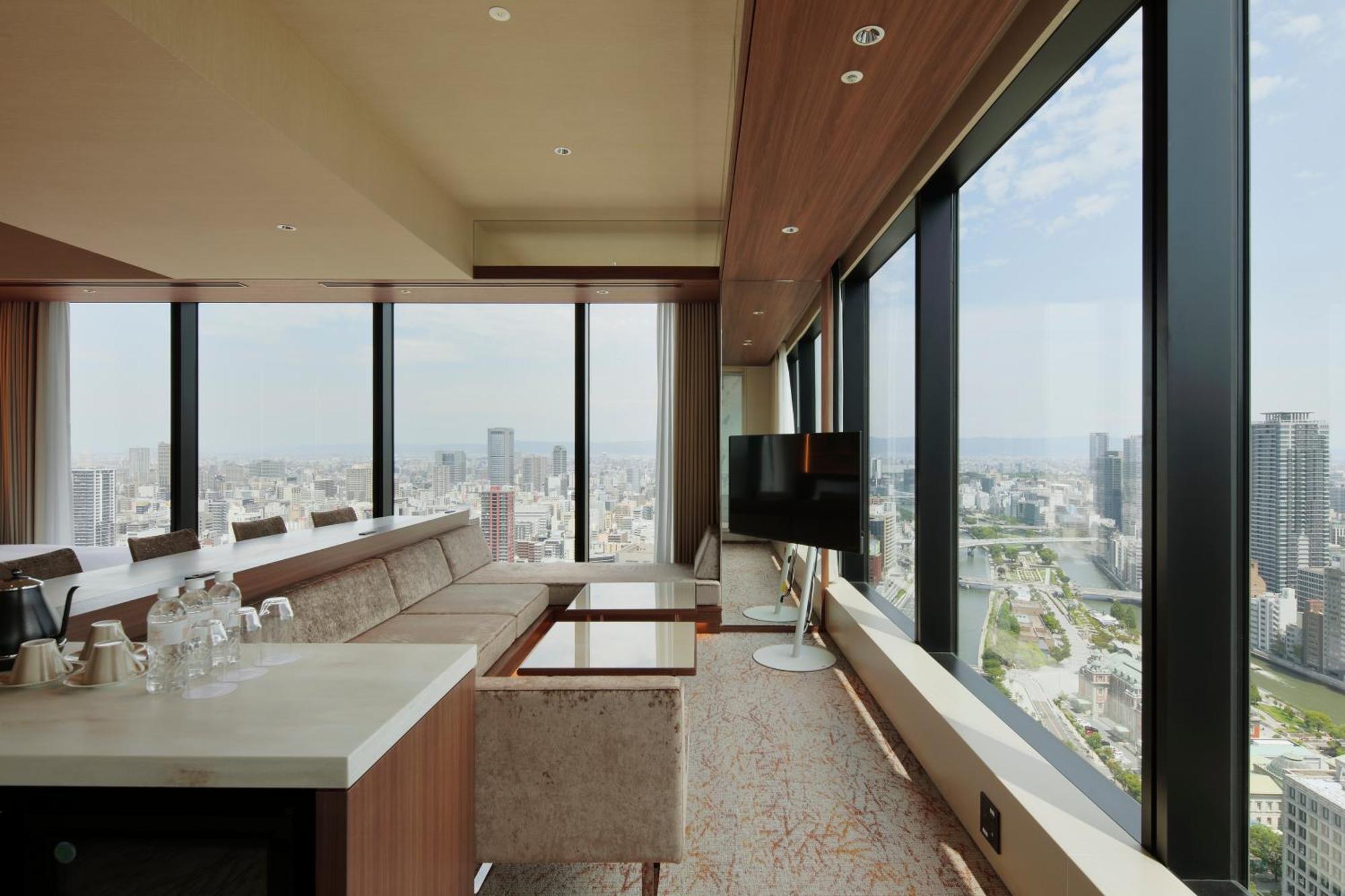 Candeo Hotels Osaka The Tower Bagian luar foto Sky Bar