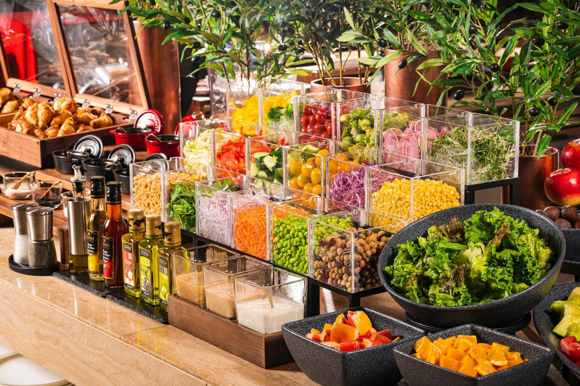Candeo Hotels Osaka The Tower Bagian luar foto A salad bar